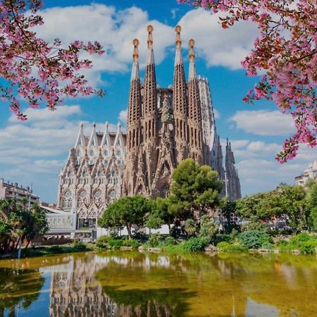 Room Con Bano Privado Sagrada Familia バルセロナ エクステリア 写真