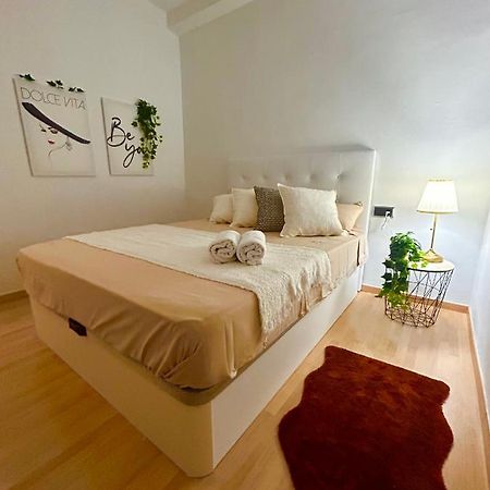 Room Con Bano Privado Sagrada Familia バルセロナ エクステリア 写真